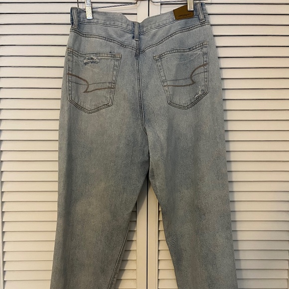 American Eagle Outfitters Light Blue Ripped Cropped Mom Jeans, 12 Regular - Picture 2 of 2